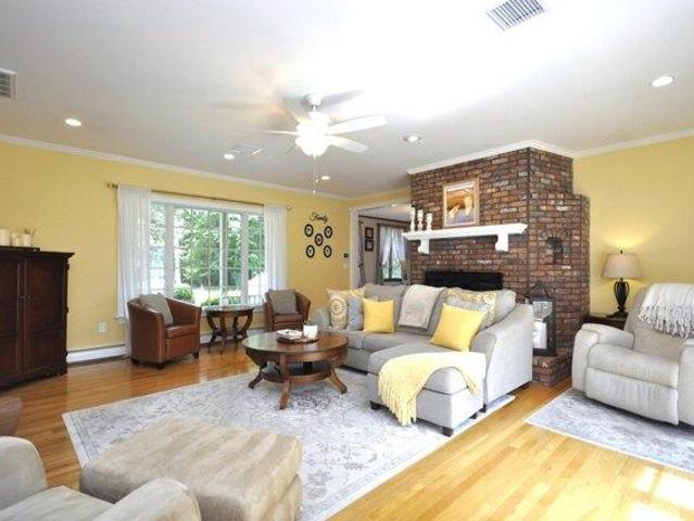 house with 3 bedroom, East Bridgewater MA ES105513831