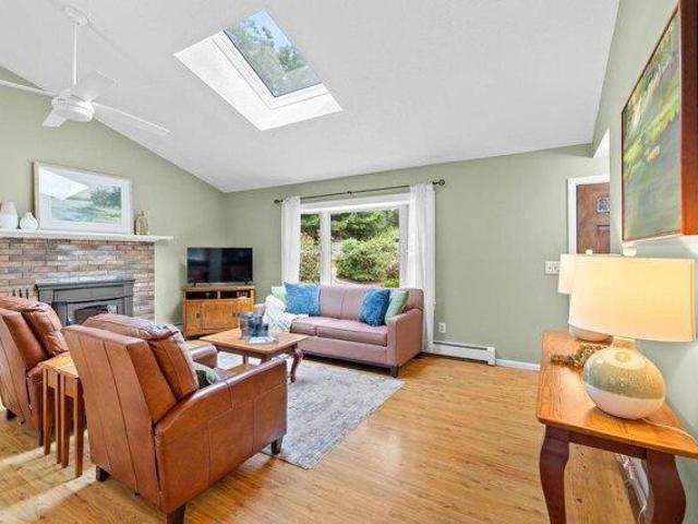 house with 3 bedroom, East Falmouth MA ES105659336
