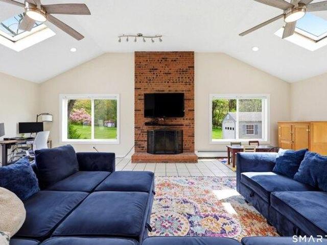 house with 3 bedroom, East Granby CT ES104298924