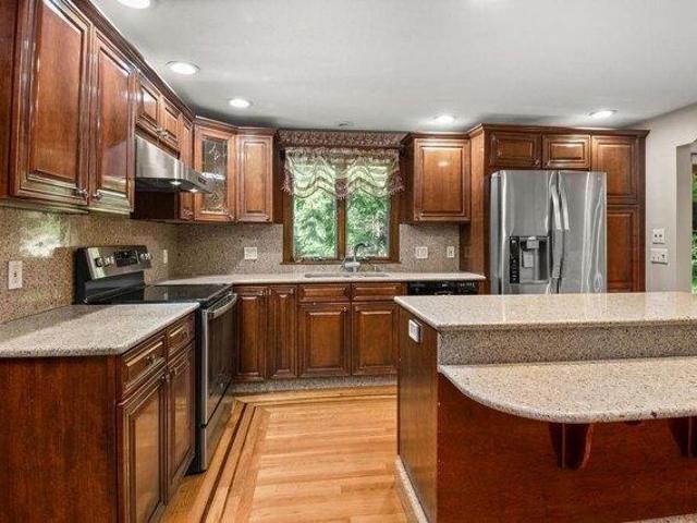 house with 3 bedroom, East Greenwich RI ES105682338