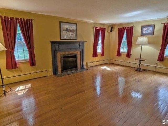 house with 3 bedroom, East Hampton CT ES105534817