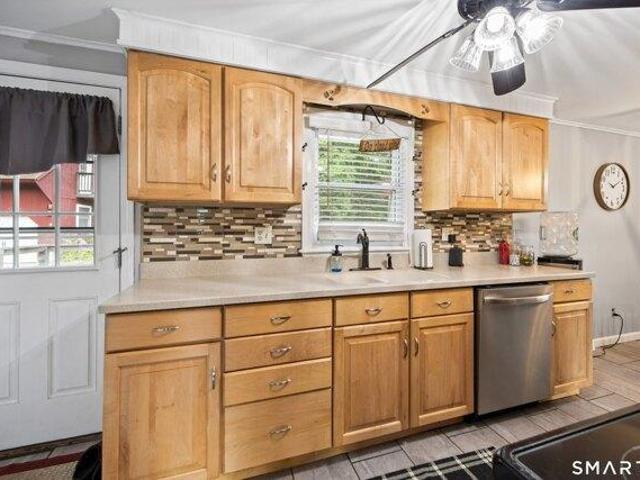 house with 3 bedroom, East Hampton CT ES105232678