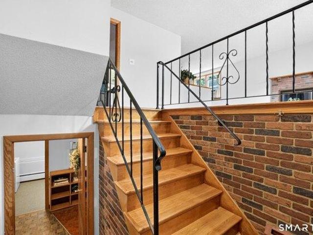 house with 3 bedroom, East Hartford CT ES105609965