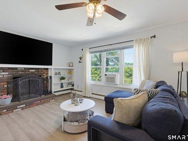 house with 3 bedroom, East Haven CT ES105494905