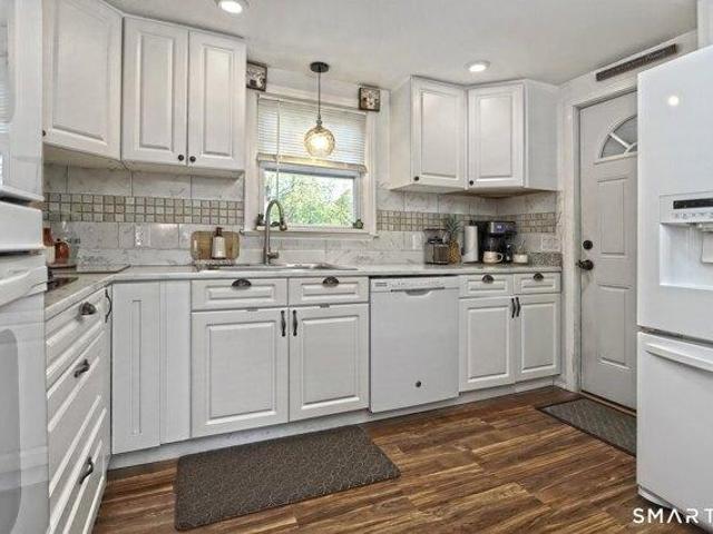 house with 3 bedroom, East Haven CT ES105574258