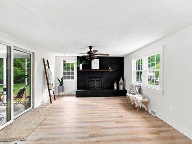 house with 3 bedroom, East Longmeadow MA ES105256925