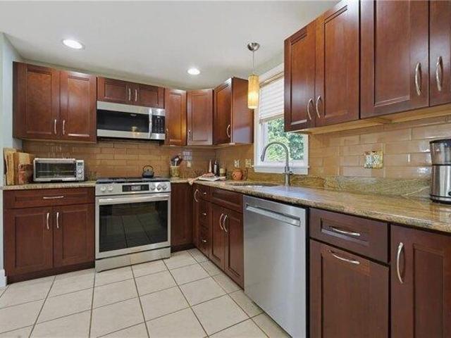 house with 3 bedroom, East Providence RI ES105662225