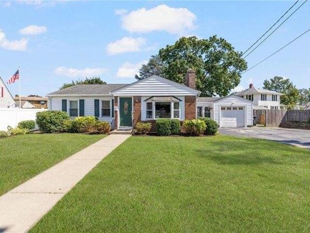 house with 3 bedroom, East Providence RI ES105681189