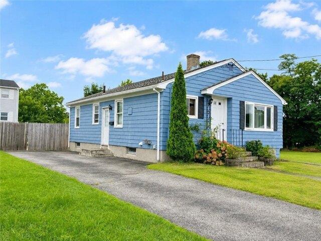 house with 3 bedroom, East Providence RI ES105721393