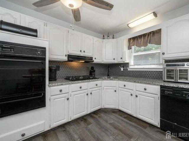 house with 3 bedroom, Edison NJ ES105275352