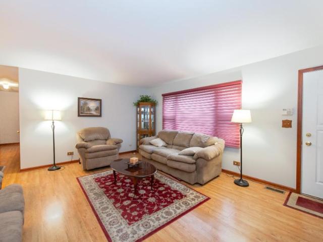 house with 3 bedroom, ELGIN IL ES102583032
