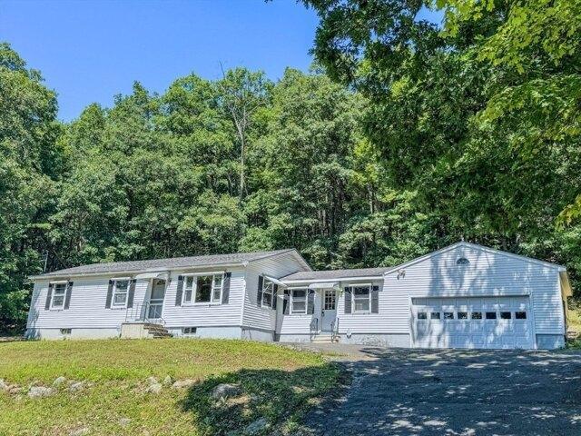 house with 3 bedroom, Erving MA ES105341423