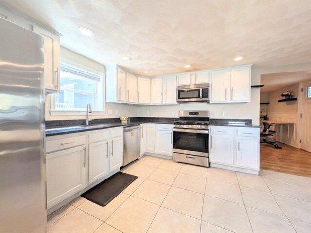 house with 3 bedroom, Everett MA ES105587440