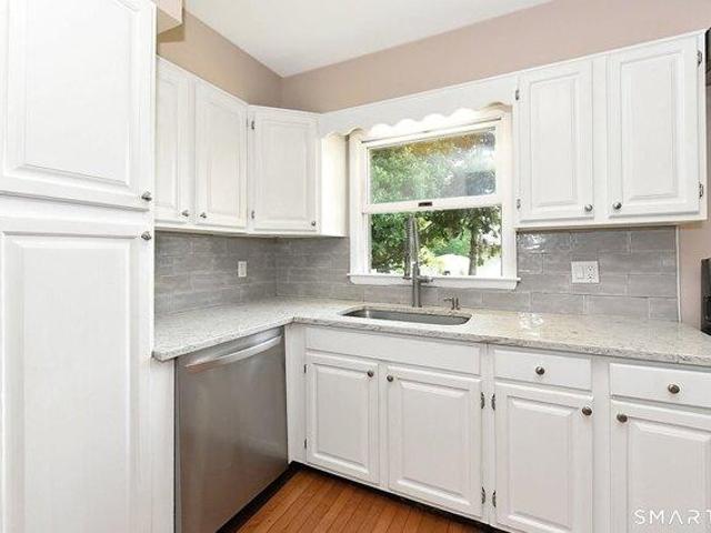 house with 3 bedroom, Fairfield CT ES105534020