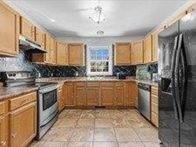 house with 3 bedroom, Fall River MA ES104808535