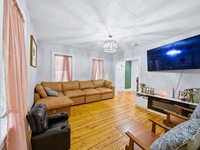 house with 3 bedroom, Fitchburg MA ES105422817
