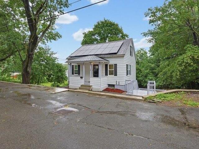 house with 3 bedroom, Fitchburg MA ES105474890