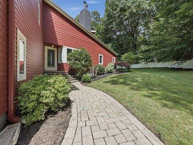 house with 3 bedroom, Fitchburg MA ES105318615