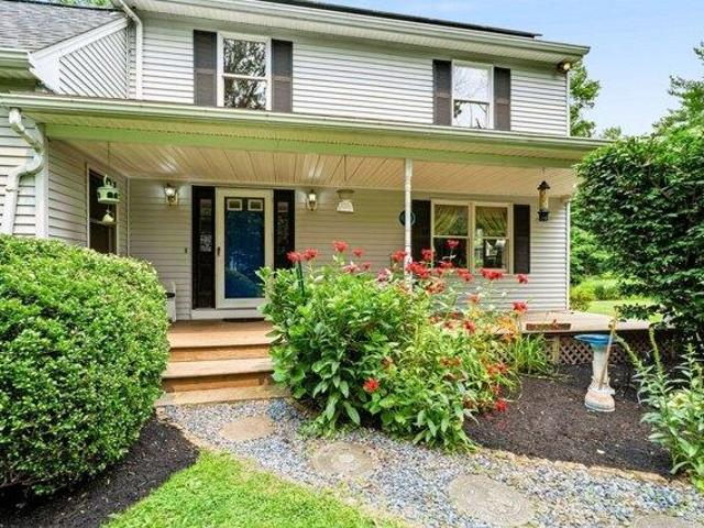 house with 3 bedroom, Foxboro MA ES105589455