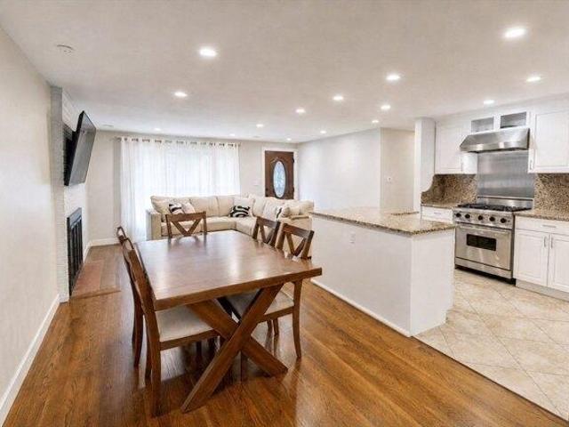 house with 3 bedroom, Framingham MA ES104570581