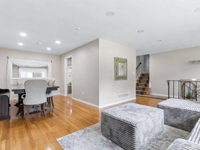 house with 3 bedroom, Framingham MA ES105402334