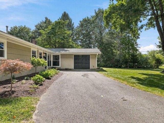 house with 3 bedroom, Framingham MA ES105425928