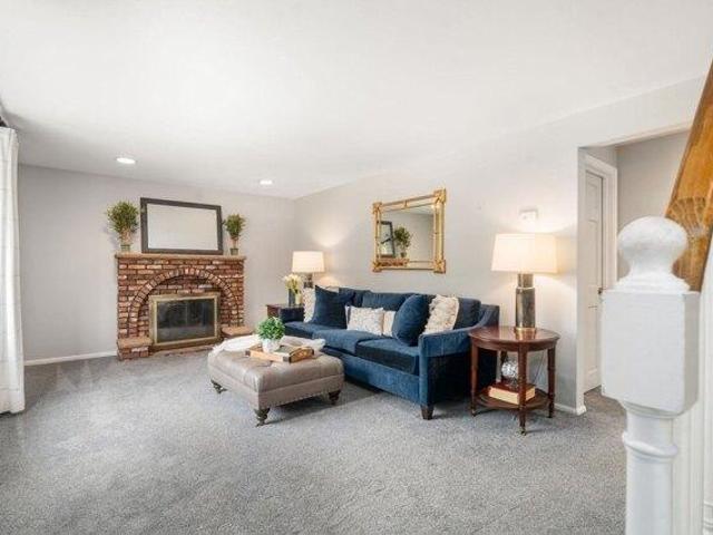 house with 3 bedroom, Framingham MA ES105438215