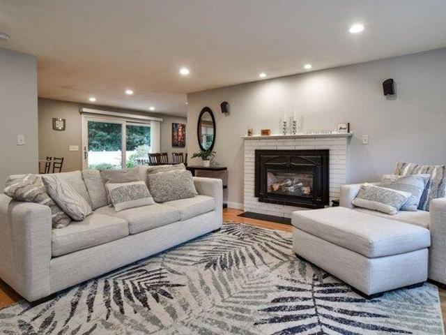 house with 3 bedroom, Framingham MA ES105532427