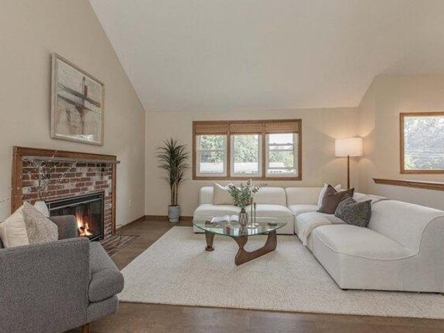 house with 3 bedroom, Framingham MA ES105575454