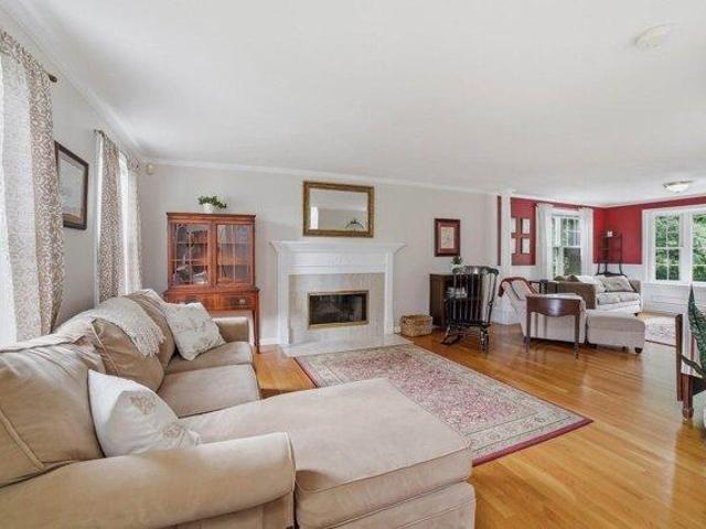 house with 3 bedroom, Franklin MA ES105549806