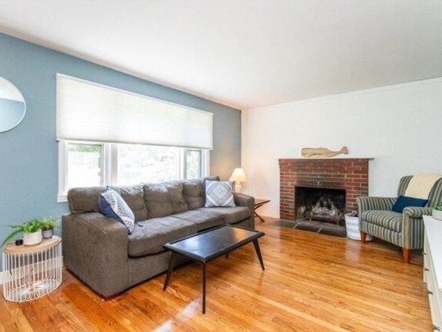 house with 3 bedroom, Franklin MA ES105552443