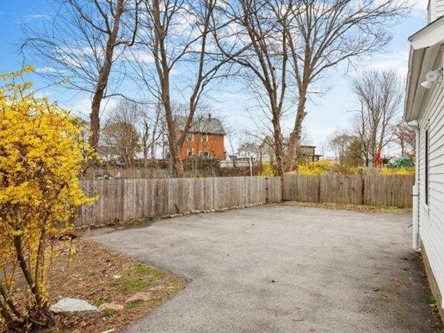 house with 3 bedroom, Gloucester MA ES105475245