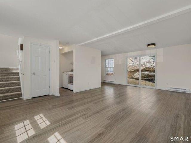 house with 3 bedroom, Groton CT ES105714406