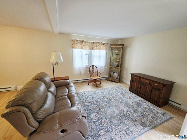 house with 3 bedroom, Groton CT ES106038901