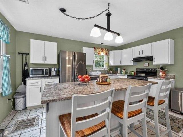 house with 3 bedroom, Groton MA ES104442513