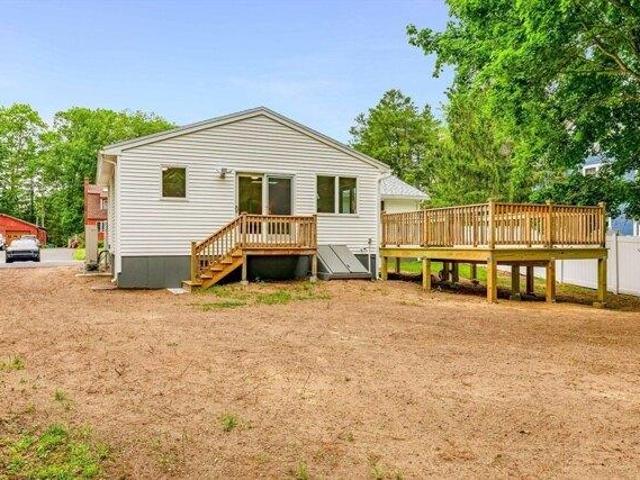 house with 3 bedroom, Groveland MA ES104443429