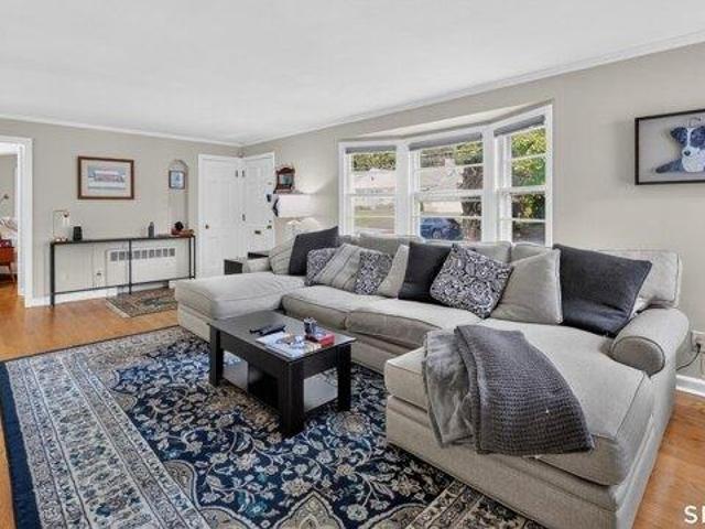 house with 3 bedroom, Hamden CT ES105440761