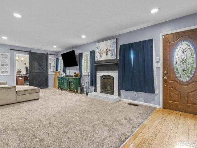 house with 3 bedroom, Hamden CT ES105611434
