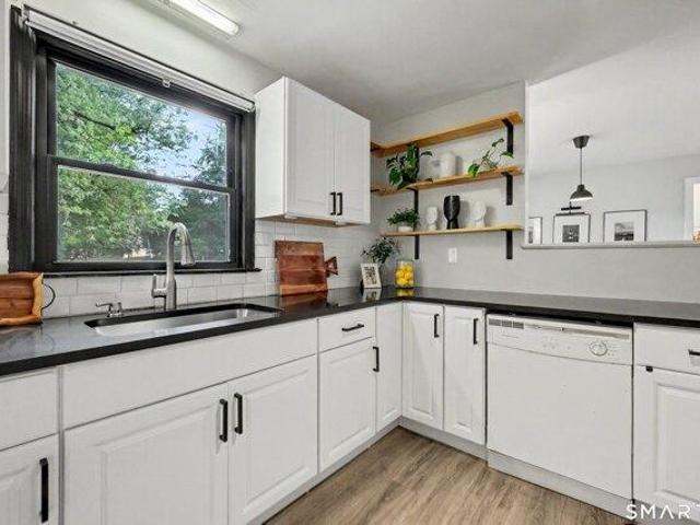 house with 3 bedroom, Hamden CT ES105652467