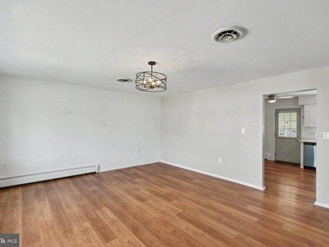 house with 3 bedroom, Hamilton NJ ES105279515