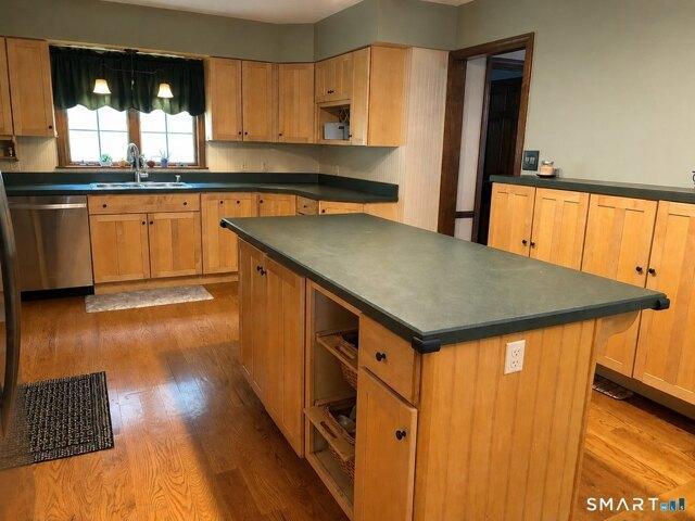 house with 3 bedroom, Haddam CT ES105632637