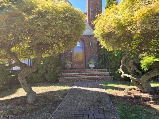 house with 3 bedroom, Hasbrouck Heights NJ ES105651763