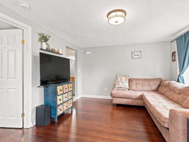 house with 3 bedroom, Haverhill MA ES105476476