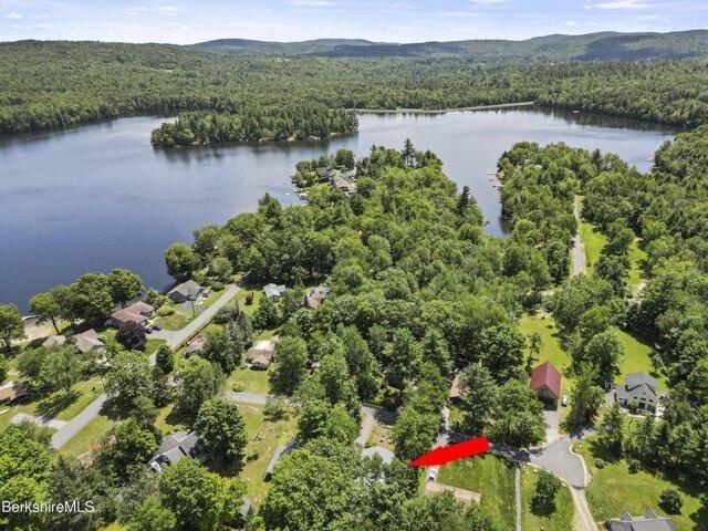 house with 3 bedroom, Hinsdale MA ES104946833