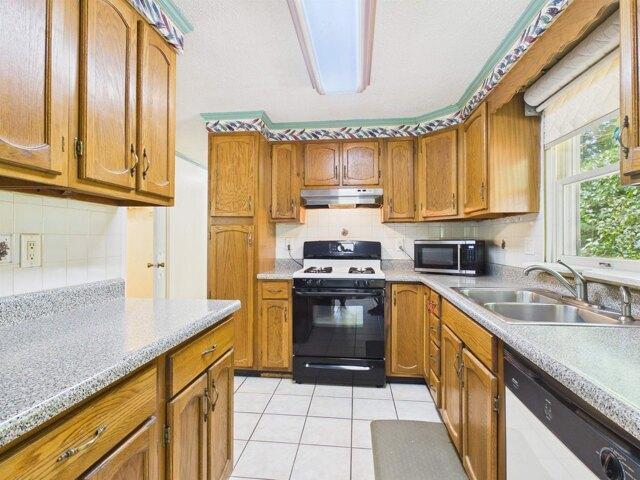 house with 3 bedroom, Hinsdale NH ES105258542