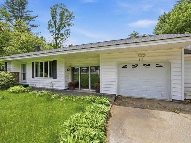 house with 3 bedroom, Hinsdale NH ES105401875