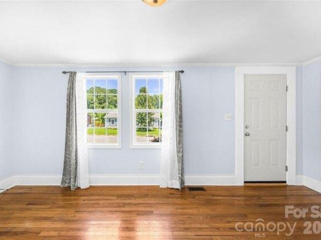 house with 3 bedroom, Hickory NC ES104901867