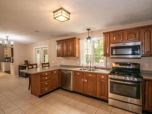 house with 3 bedroom, Hooksett NH ES104263360