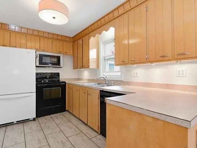 house with 3 bedroom, Hooksett NH ES104374855