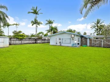 Holloways Beach, Barron, Cairns Regional, Low Island, Queensland, Queensland